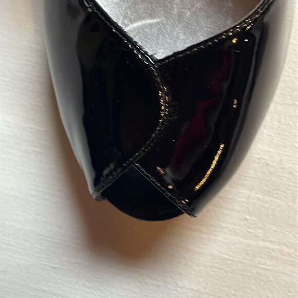 GUESS Black Patent Open Toe Wedge Heel. 7M - Picture 3 of 7